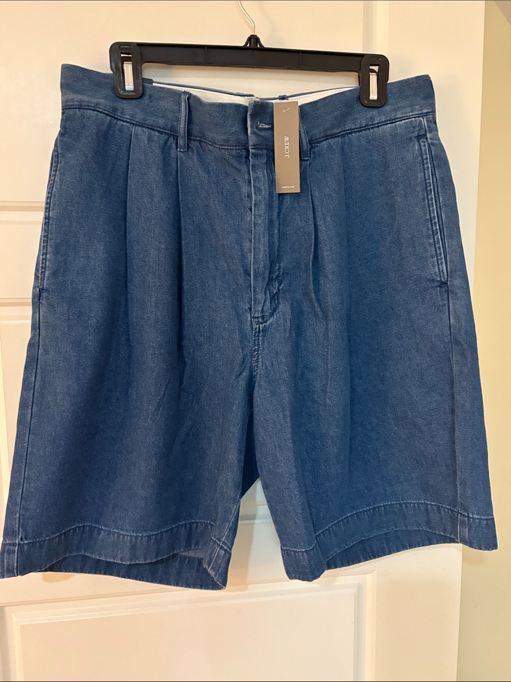 J.Crew Men’s Relaxed Pleated Chambrey Shorts Size 33